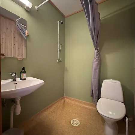 Skoghus بيت شباب