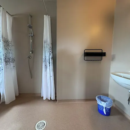 Skoghus بيت شباب